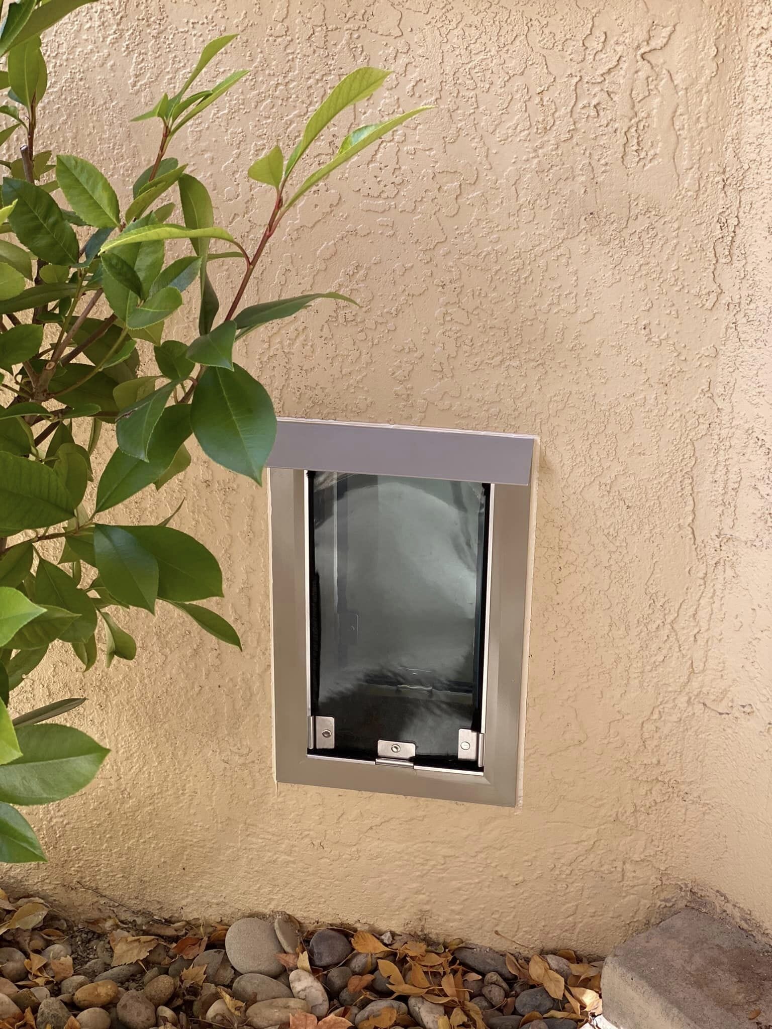Dog Door - Wall Model HALE 