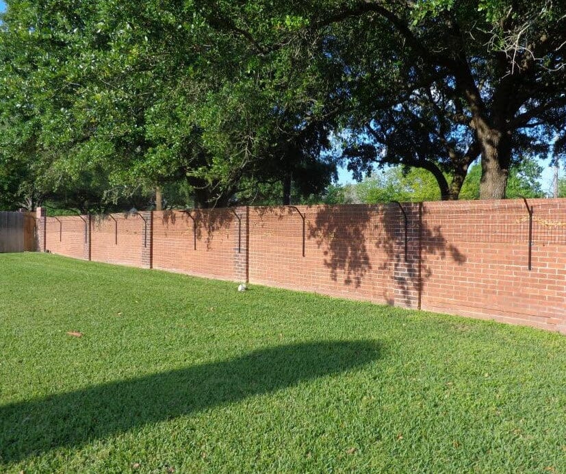 Curved dog arm extension to prevent jumping over pet fences by Dog Proofer.